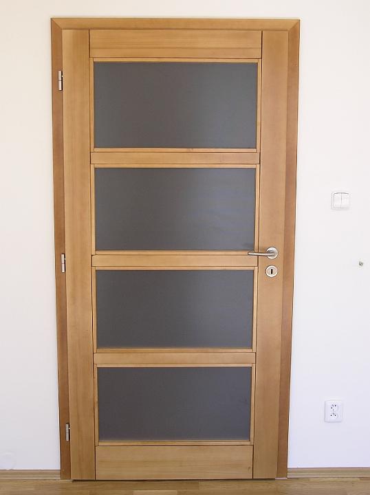 30.jpg - Míla 5 smrk barvítkový lak + atyp.lišta